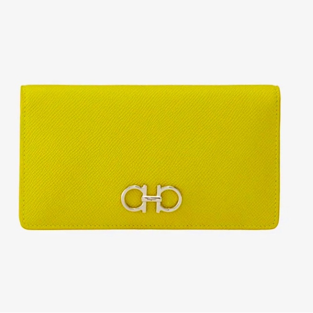 **NWT** Super cool, sold out Ferragamo continental wallet
